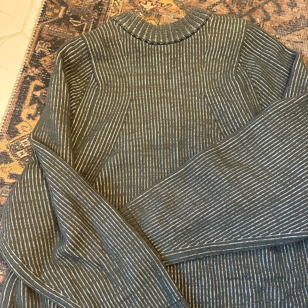Lululemon sweater! In excellent condition. Very comfy!